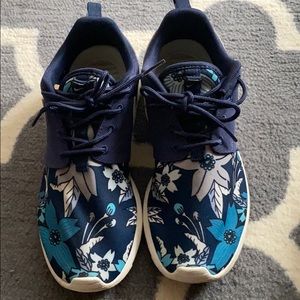 Nike roshe blue floral print